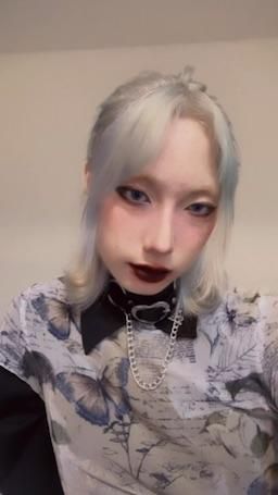 isa_nanabe : 請多多指教☺️我是🍓納蘇娜🍓，很高興跟大家認識，以後請多多指教！❤️‍🔥
喜歡我歡迎點點追蹤找我聊聊天歐🥰🫶🏻