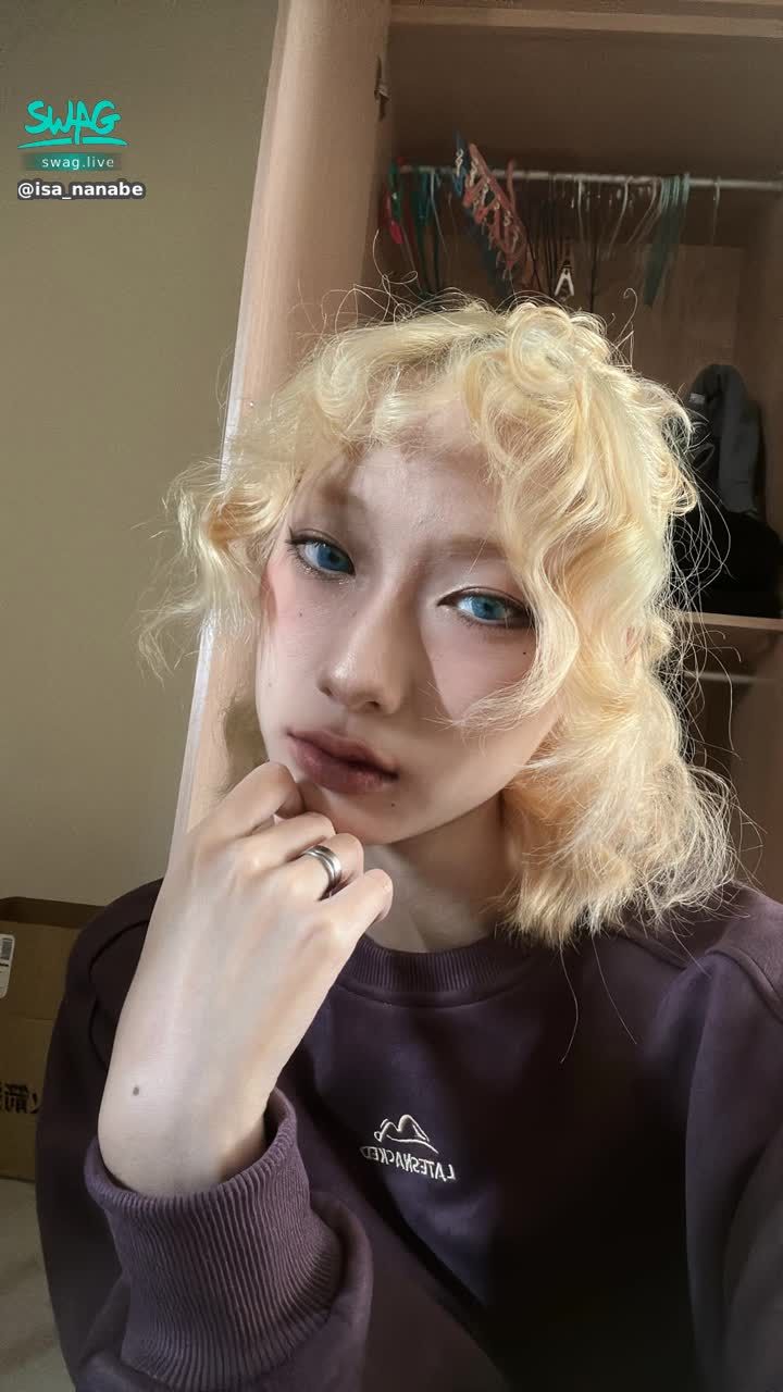 isa_nanabe : 偷偷放一下可愛的素顏照，在第二張歐