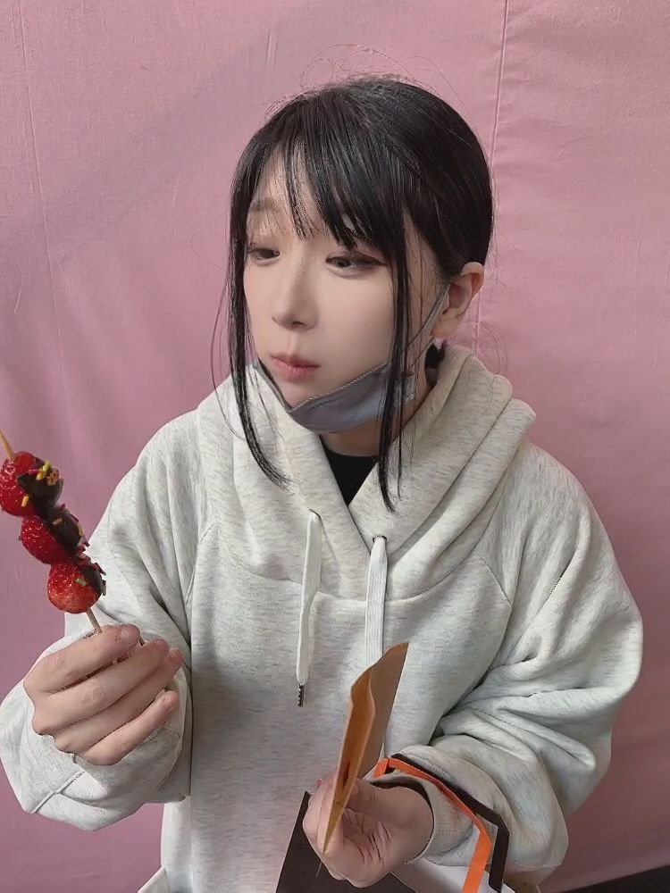 chiori_chan : 【ちょり散歩】みて！！いちご！！！！