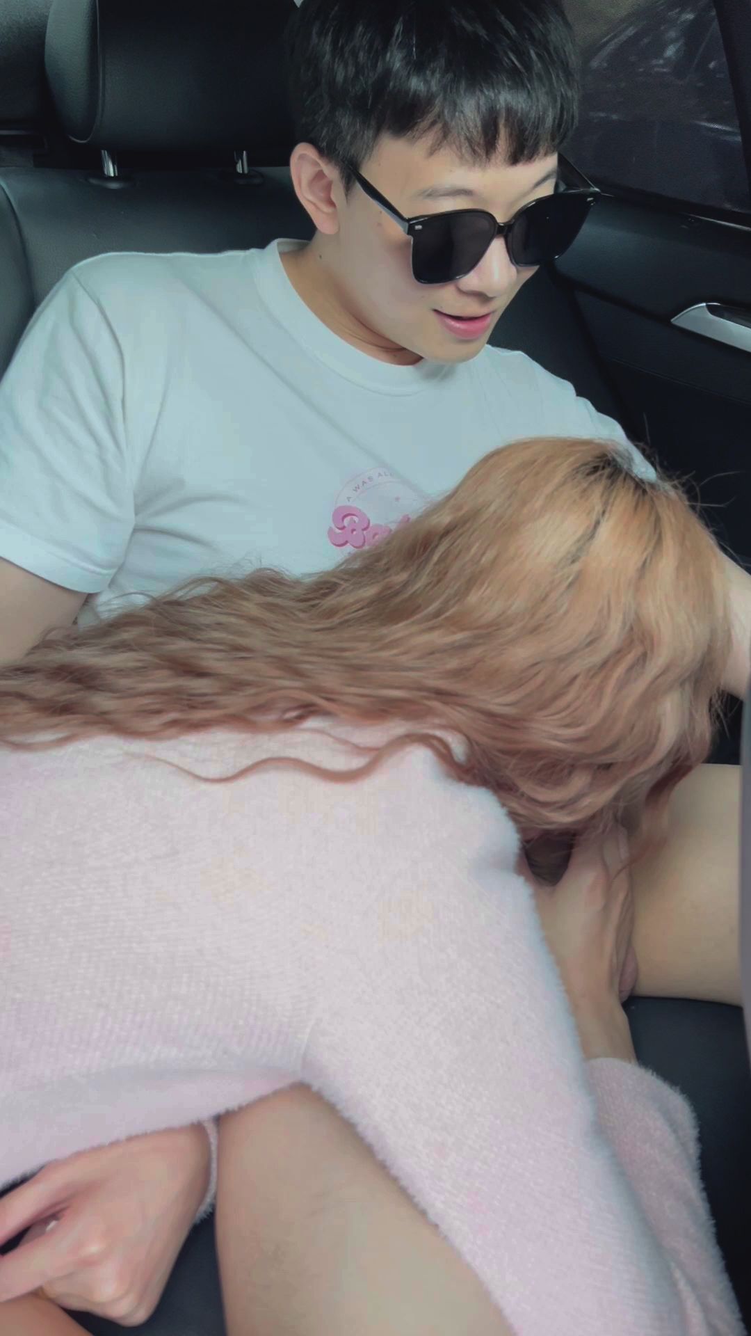babes.private : 休息一陣子的芷媗
感覺得出來特別的敏感
結果小跟班比芷媗還緊張
放福利給小跟班抓芷媗的奶
竟然緊張到狂流手汗！？