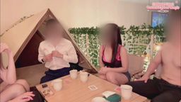 miababe : {情侶們の單男之夜}第二章:無底線互動遊戲
零食早就掃光,桌面迅速清空,下一個高潮正悄悄醞釀。小帥哥一臉無辜地提議玩點小遊戲,卻沒想到,他親手開啟的是一場無底線的放縱派對!
原本只是輕鬆破冰的小懲罰,玩著玩著…尺度就被我們一點一滴地推開。氣氛突然像打翻的香檳,整場炸裂!小帥哥瞬間變成獵物,被我們一輪又一輪的懲罰玩到腿軟、語無倫次——誰叫他自己提議的?怪得了我們嗎?
我已經記不得被舔了幾次,被親了幾回。被大家團團圍住,手指、舌頭、唇齒全都沒在客氣,像一場毫無預警的甜蜜風暴,每一下都撩到心尖。
男男互動?這可是今晚的隱藏重頭戲。看著一向自信的直男們被我們調教得互舔互親,羞恥又帶點興奮的反應,實在太刺激了。這回我跟Chelsea決定加倍奉還——讓他們也體會一下女生之間的“快樂”是什麼感覺。
這一夜,到底是誰征服了誰?
---
想看誰舔了誰?誰又忍不住硬了?
miababe.fun等你親眼見證——尺度,保證你嘴角失守。