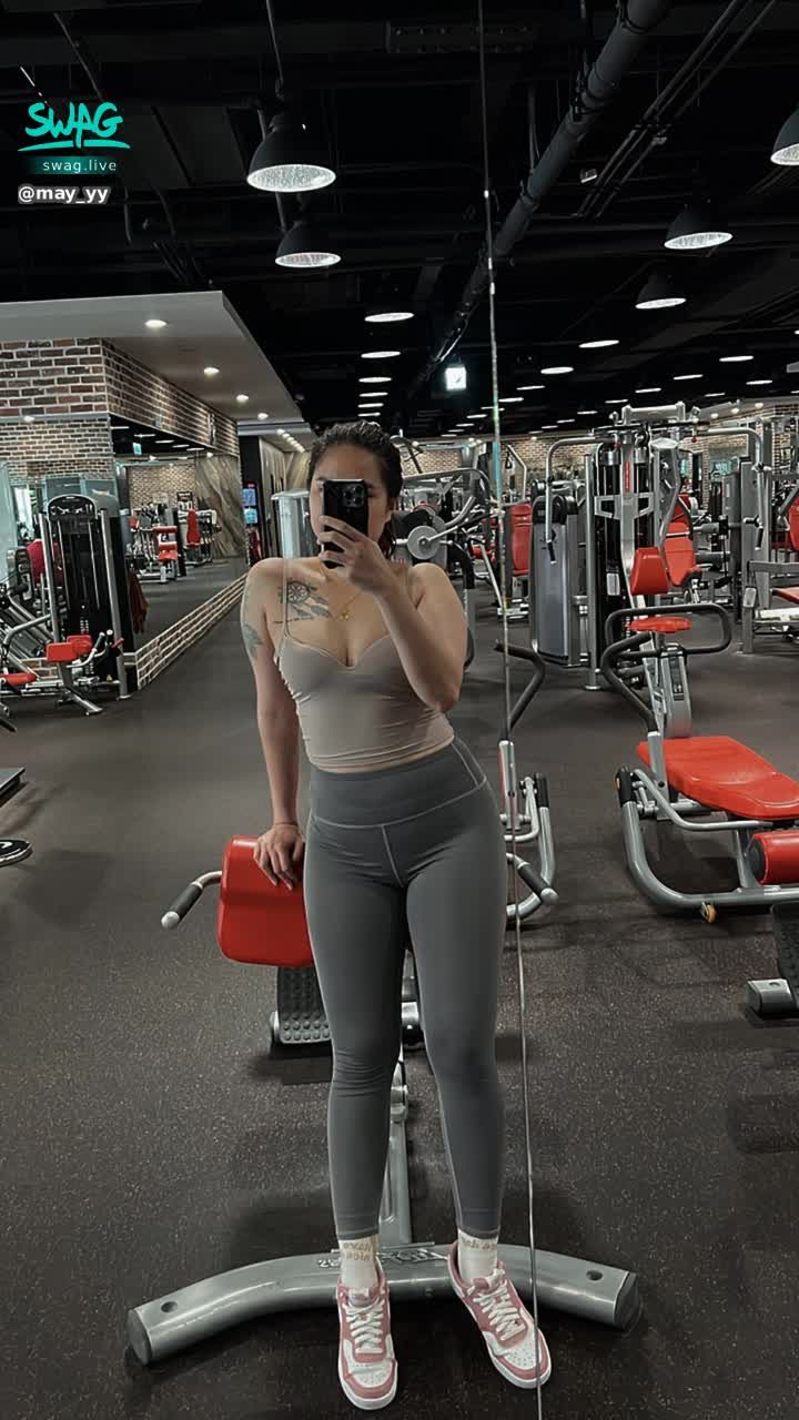 may_yy : Babe
早起運動 讓體態更好💕
哥哥要幫麥香搬槓片嗎 好重吖..