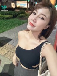 : I'm really curious if one shoulder strap can support D breasts.