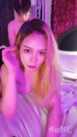 widthdr : 混血三性漂亮寶貝❤️背後插入承受不了大屌的撞擊💥表情逐漸變得母湯😎😎