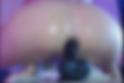  : My ass starts the week in the best possible way fucking a massive dildo.