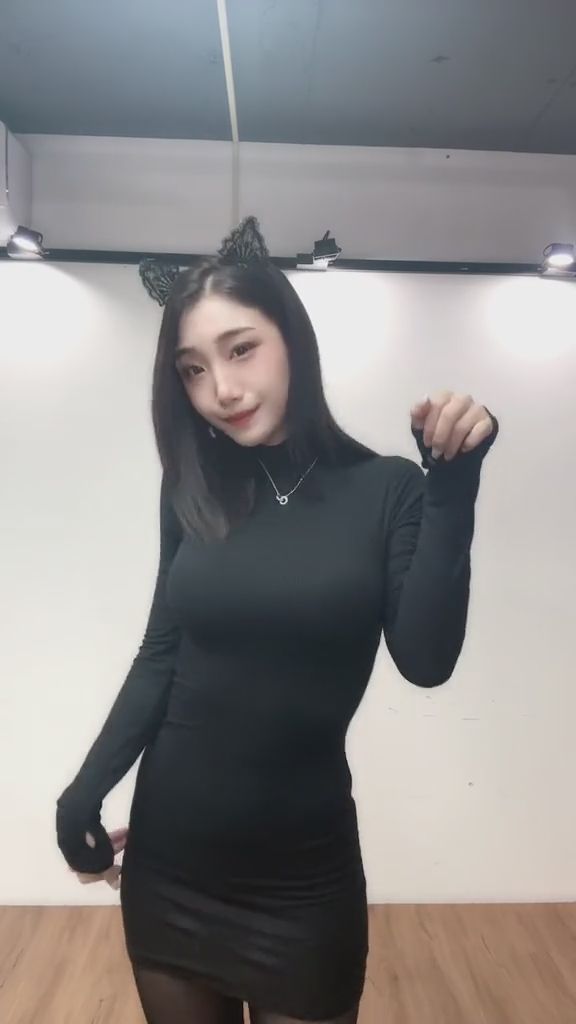  : 