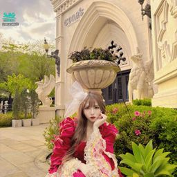 : Are you sure you want to come closer? I'm not the type who will wait for you to kiss me 😈😈