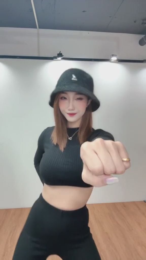  : 