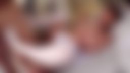 doc_channel : 在清潔和檢查的過程中,這些無恥的護士突然發現男病人的乳頭很敏感,於是她們頑皮地用敏感的小弟弟,一碰乳頭就完全勃起,自己跨坐在病人身上,大肆舔弄乳頭,擠壓他們的陰道!不知道又有多少人在我體內射精!第一部分:「哦,我的乳頭要融化了!我的乳頭快融化了!" 一位美麗的護士不斷地捏著醫院病人的乳頭,不知是出於憐憫還是出於骯髒的感情,她在病人的乳頭上大肆馳騁,讓病人在她體內射精! #玉木くるみ