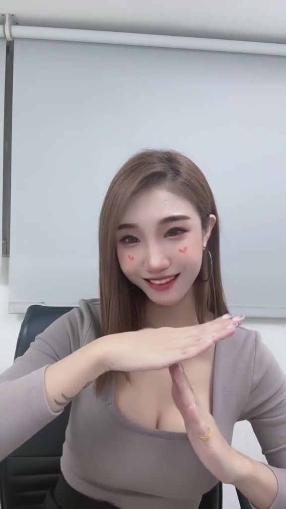  : 