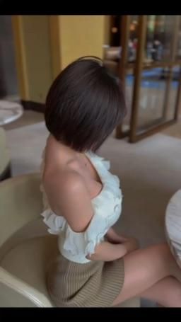 puppyloveu : How’s the view ？？？🤭

 1️⃣按下「追蹤」不會錯過怕筆的直播
 2️⃣看看「影片」➕「限動」先看我多騷
 3️⃣私訊 「怕筆本人」回覆 來跟我純❤️約會

I’m 怕筆✏️護理界🔞暗黑小曾莞婷💓