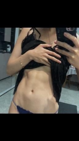 moon_6 : 誘惑的身材這樣算嗎🧐