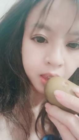 lovemeredith : 紅寶石奇異果第一次吃，我也想知道你的第一次