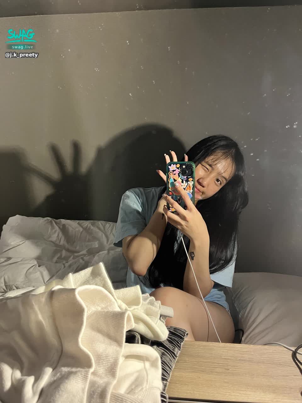 j.k_preety : 不快樂？罰Babe親我一下！😚
快樂教主宣教中🩵🩵🩵