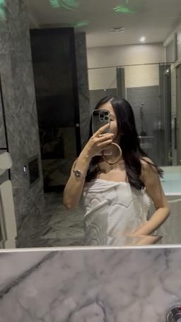 janicee : 洗好澡出來，聽見外面幾個男生在聊天
猜猜外面有幾個人、待會又會發生什麼事？😈