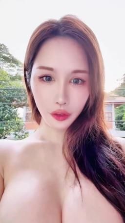 sexyyui : 《旅遊系列》正在透氣的巨乳💦💦