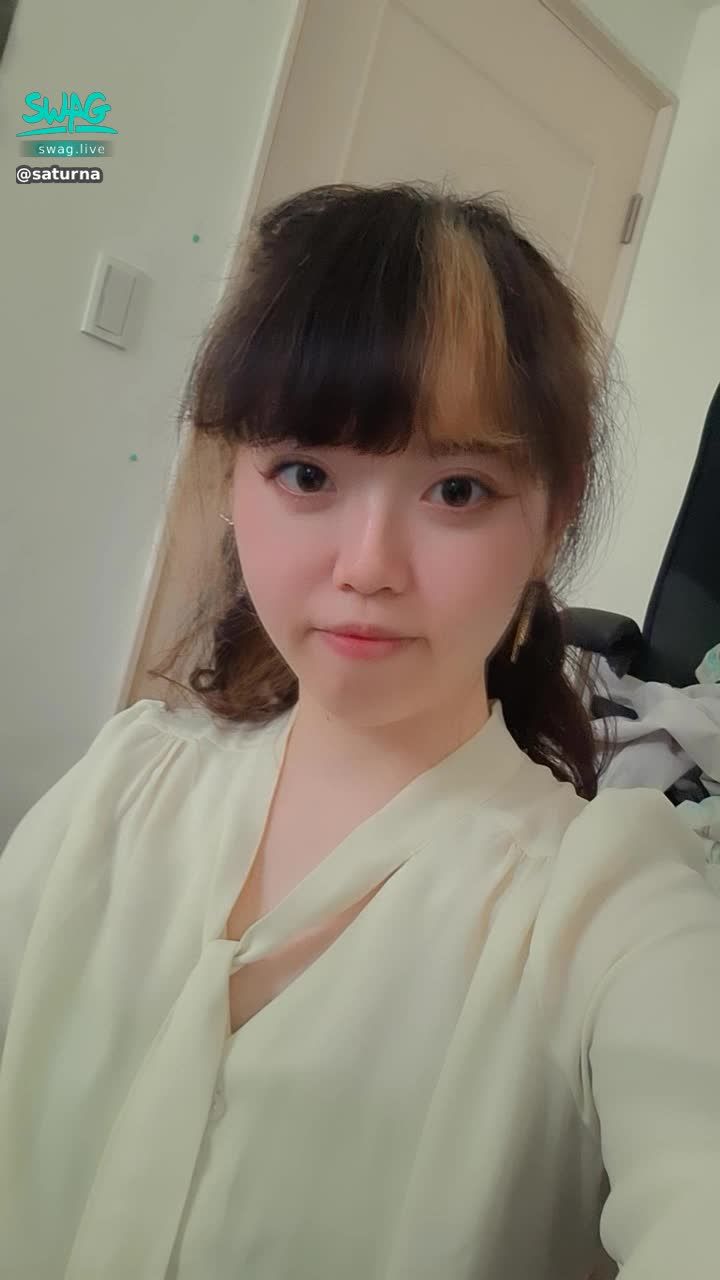 saturna : 星星明天整天空白～～哥哥要光顧我嗎🥺🥺