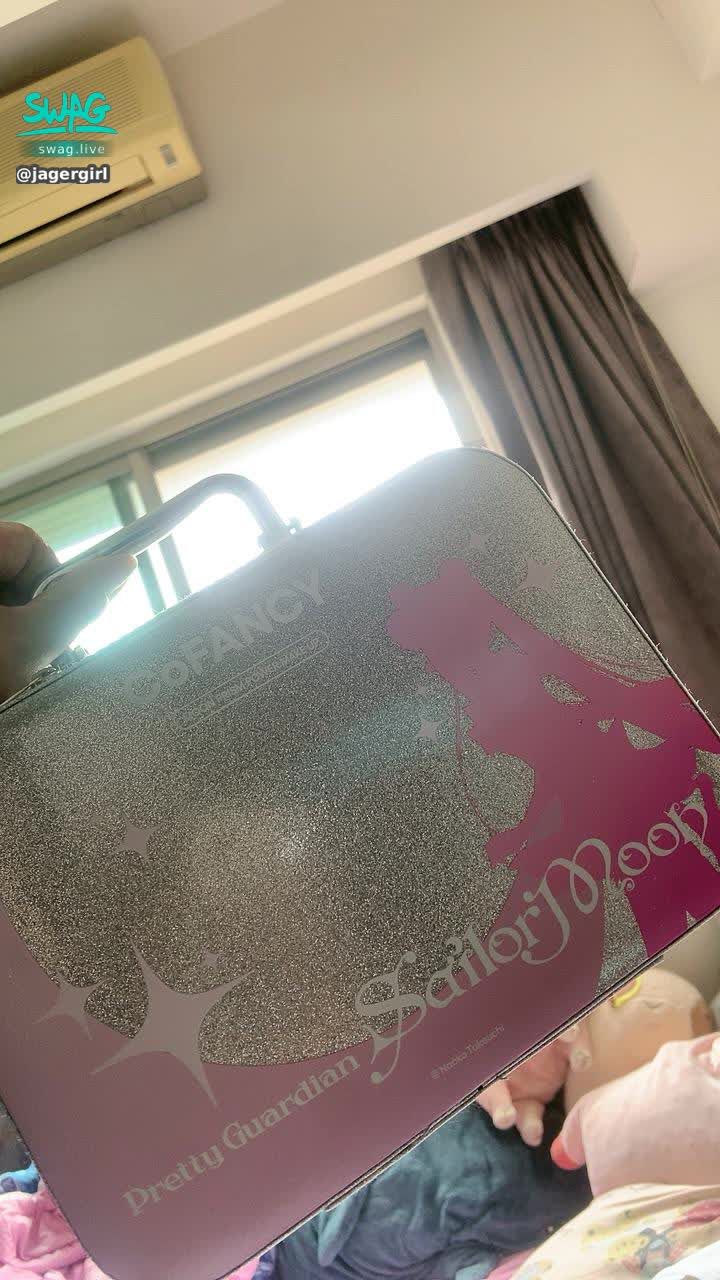 jagergirl : 哇噻我真的太謝謝粉絲寶寶們了❤️❤️好期待裡面的東西😍是我愛的美戰耶💝這樣等等復健有動力了