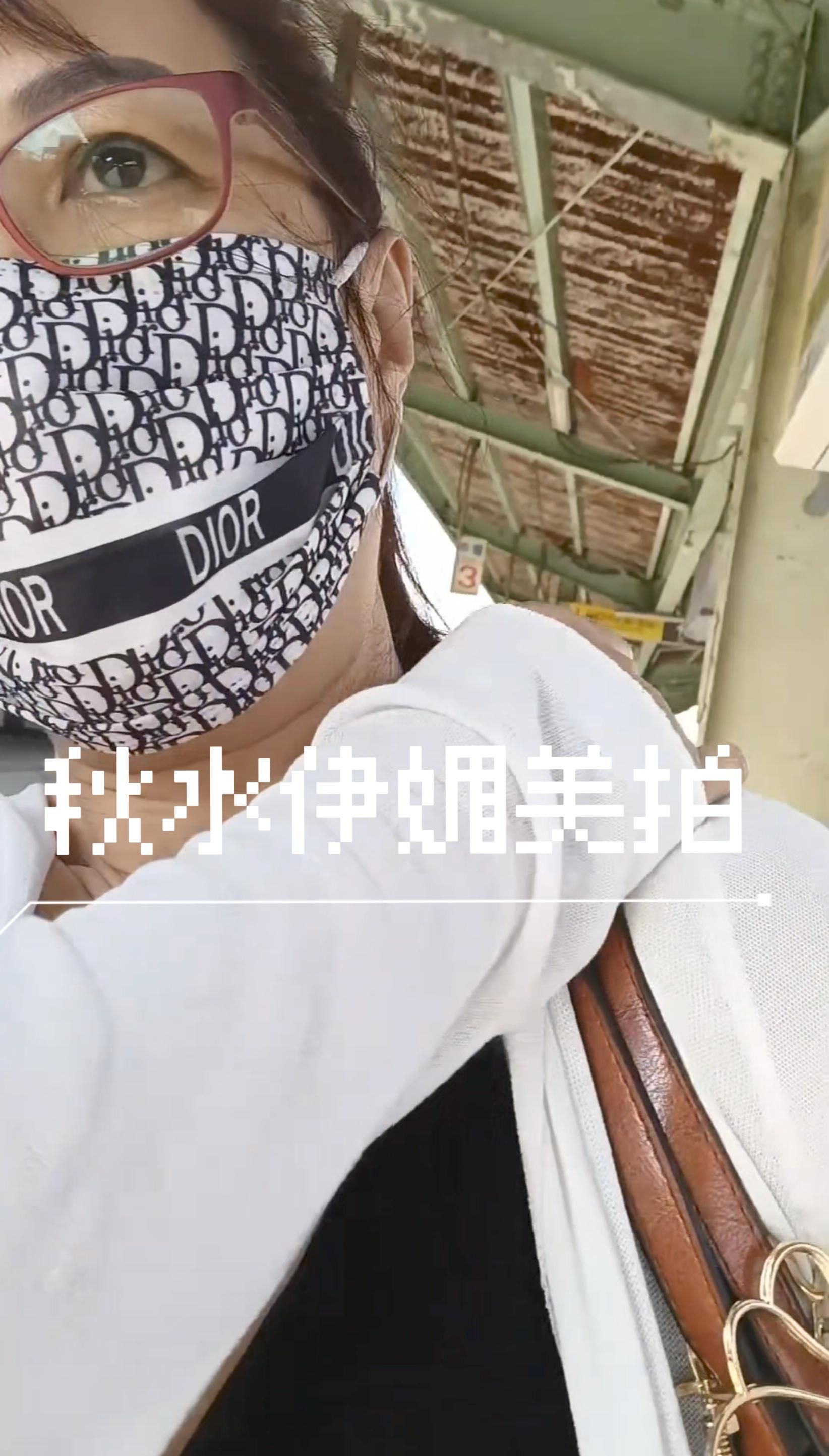 qiushui_yimei : #真空
#無內
#低胸
#爆奶
#洋裝
#出站