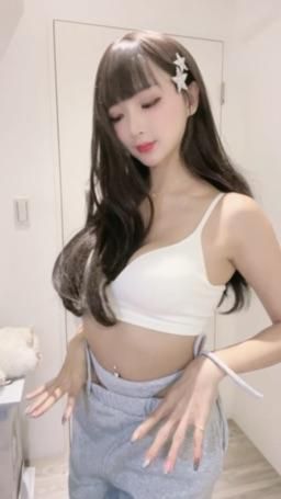 chloeebb : 五月新活動cp值超高✨看過來🫵🏻
直播刷’浪漫玫瑰‘就可得
1️⃣㊙️🤫（私訊了解
2️⃣每週收到一部精心拍攝的小影片✨
3️⃣月底會從中抽出下午茶純約會一位💕