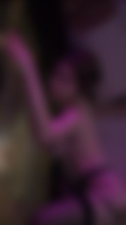 sexyyui : 下班後的辦公室，最適合偷情！看著高空街景，想要騎上主管😍