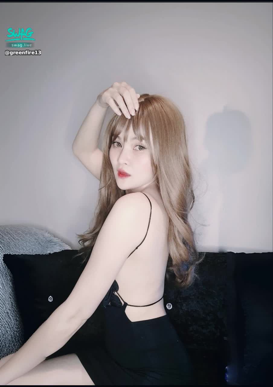 greenfire1342 : OMG I SQUIRTED all over HIS COCK 🥵💦💦💦💦💦
不小心把他的整支屌噴滿了我的淫水 🥵💦💦💦💦💦