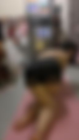  : 扭動的屁股