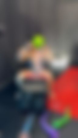 sexdinosaur : 我只是想玩一下史萊姆…怎麼會變得這麼黏、這麼濕、這麼壞。
要擦乾我嗎，還是你也想弄得一樣髒？