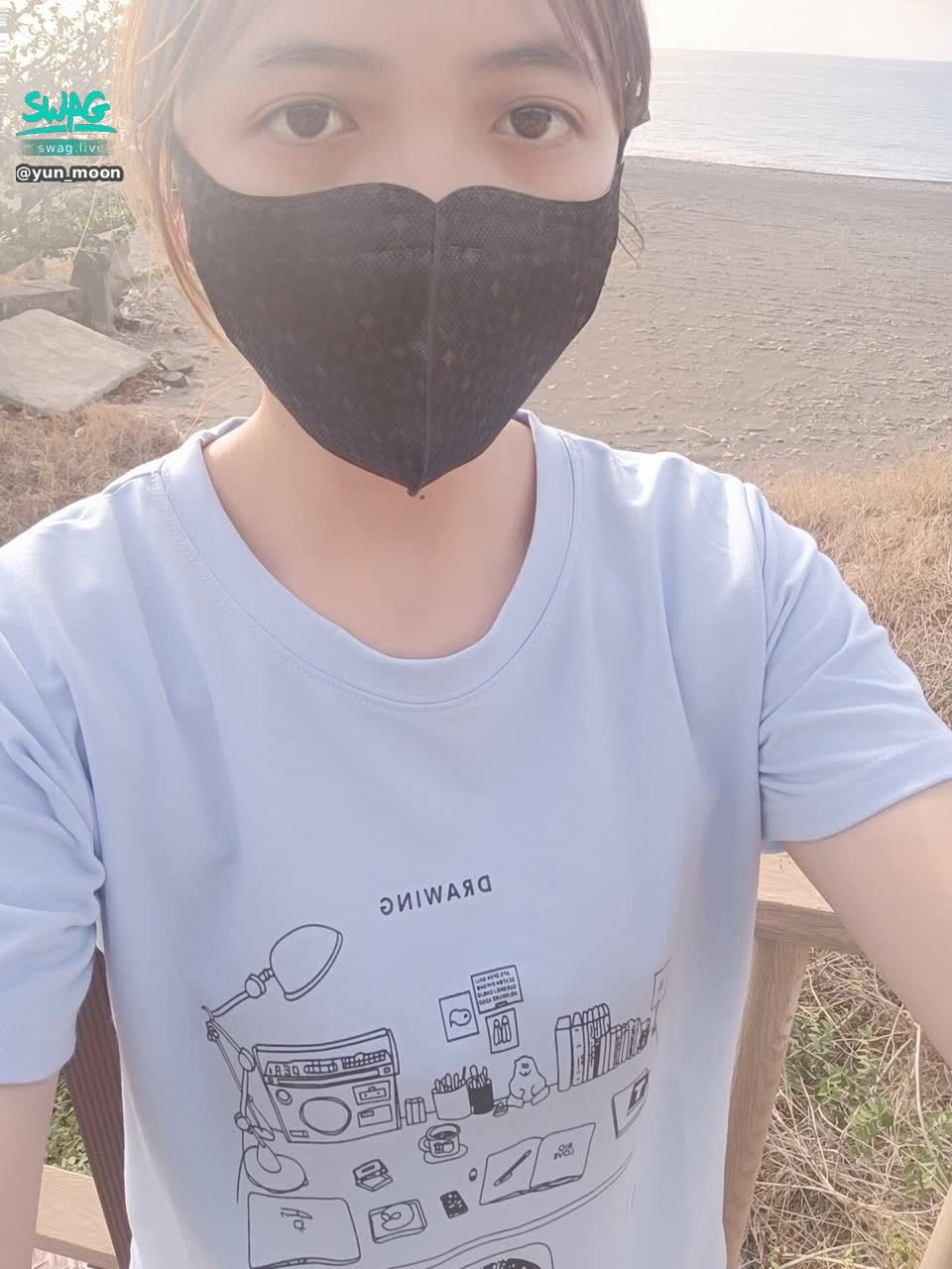yun_moon : 海邊太陽好刺眼~