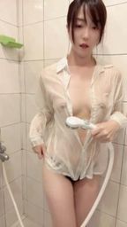 fifibee : Take off your underwear and play in the water 💦