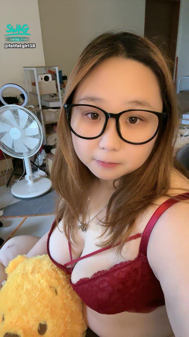 fatfatgirl18 : 5/21（三）21:30決勝內衣
滿3萬小章魚噴水表演
#主題直播