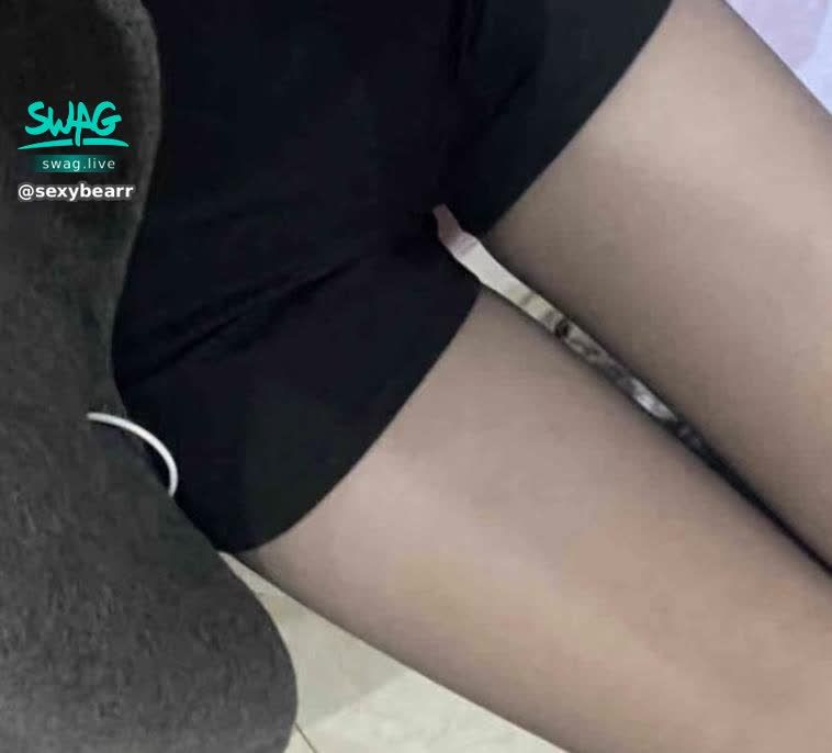 sexybearr : 今天好累喔頭好痛 好想開直播跟你們聊天꒦ິ^꒦ິ