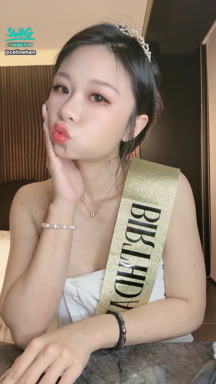celinehan : 謝謝哥哥今天的愛戴，還有 @sexyrabhitt 的驚喜❤️ 倪是幸福的生日寶寶🥰 生日加碼活動到週五！ 期待一下 ♥️♥️