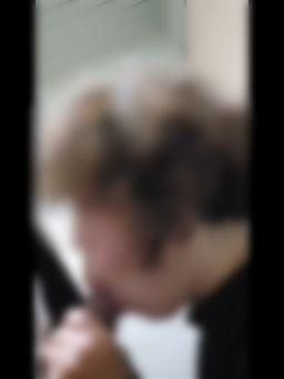 383838moni : 無碼預告 廁所色色 口交 吃肉棒 舔奶 吃奶 吃得好可口