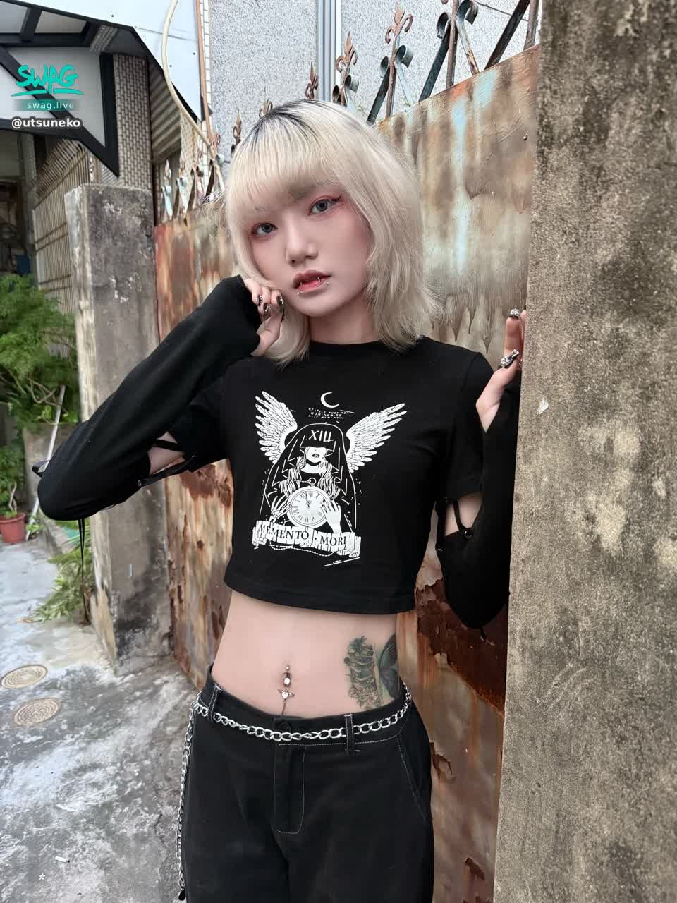 utsuneko : 有人喜歡我的腰嗎🥰🥰🩵