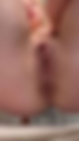 olyablondegirl : pee for you so close