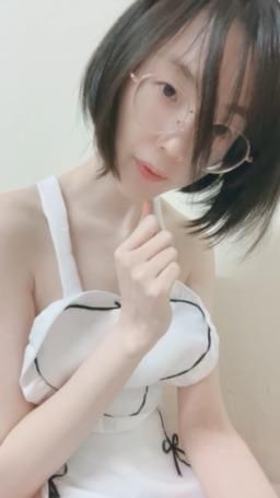 lynnbae : 去忙吧 只要忙不💩就往💩裡忙
#白白嫩嫩
