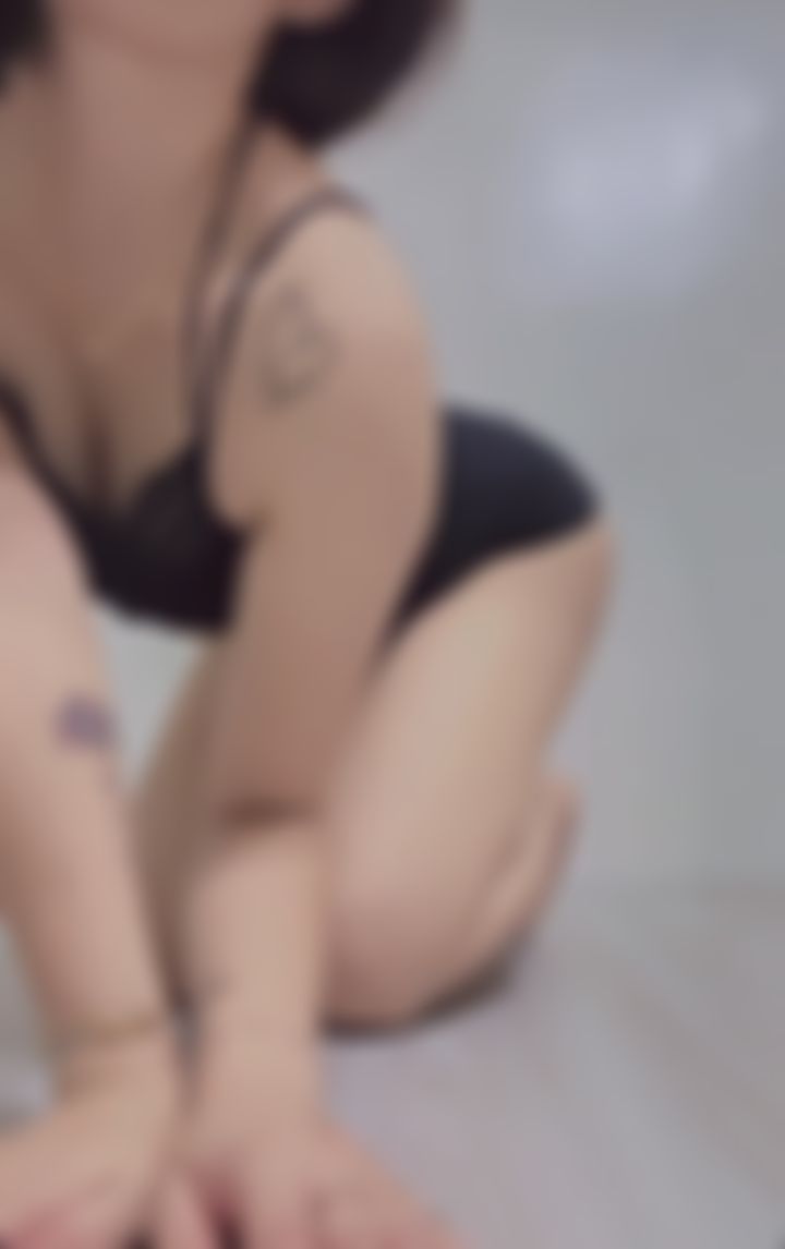 jenniebae : 你該看哪裡呢❤️