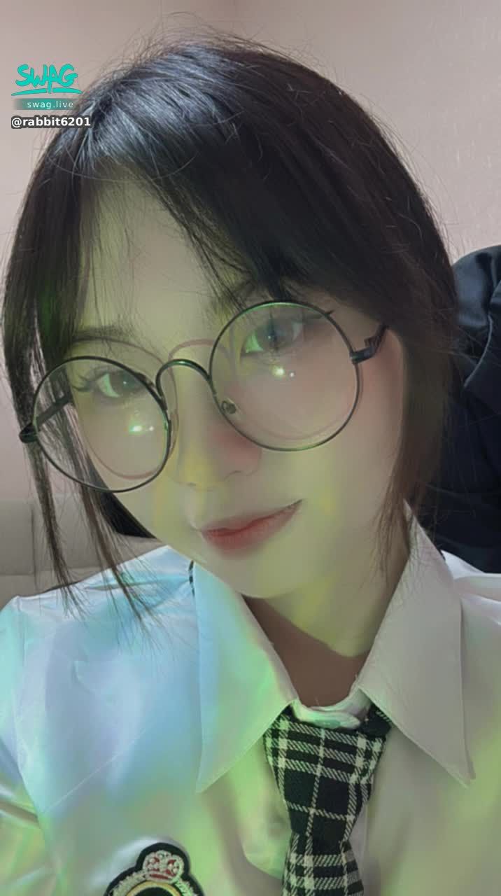 rabbit6201 : 皮諾可感冒了 休息一天🥺
明天早上9:00直播 要來看我喔❤️😗