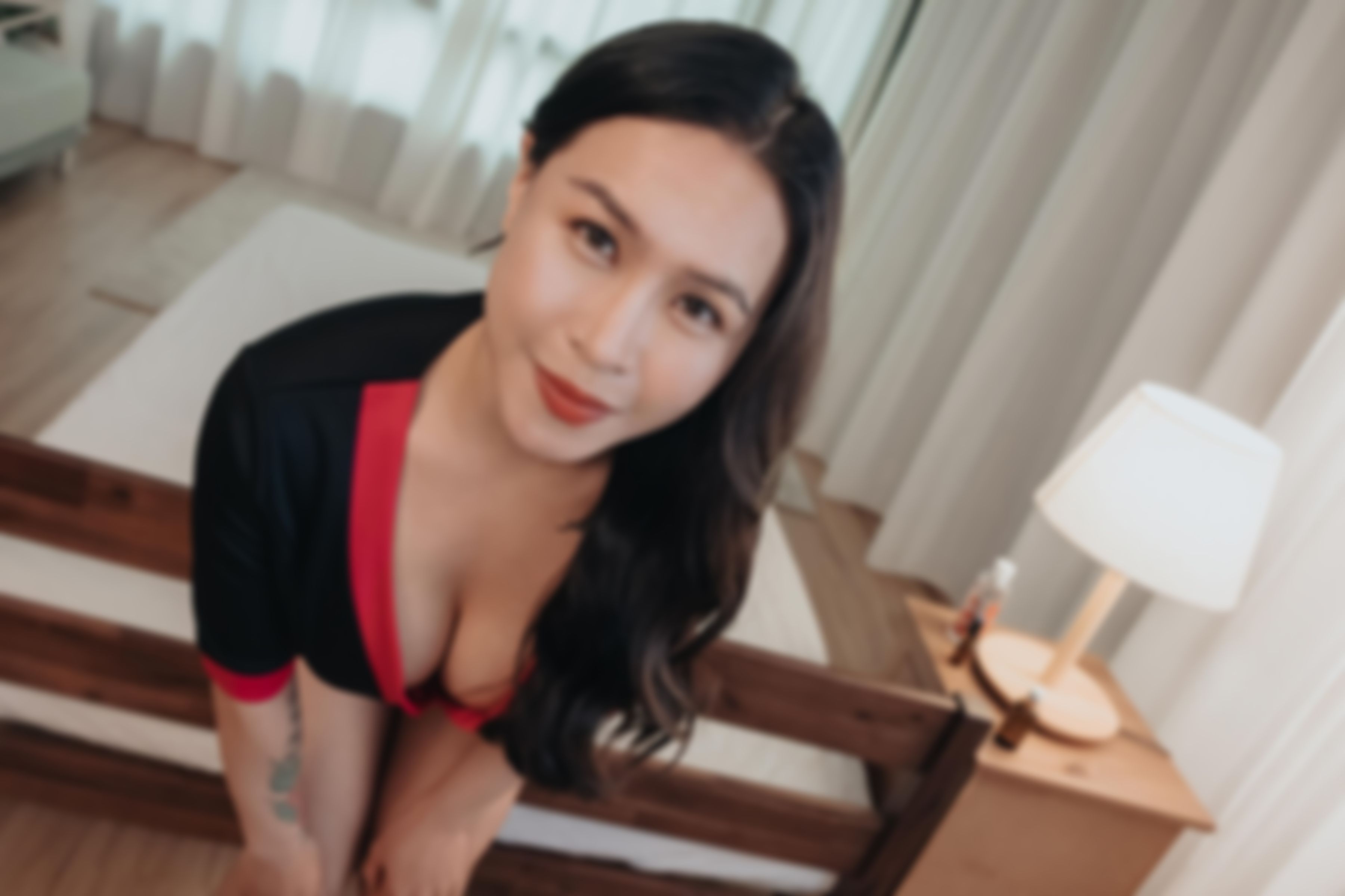 an9tv : 28歲E奶混血美容師用她的小穴幫我服務  