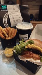 chiaochiaoo : 今天端午節不吃粽子吃漢堡🍔
有人也還沒吃粽子的嗎?😂