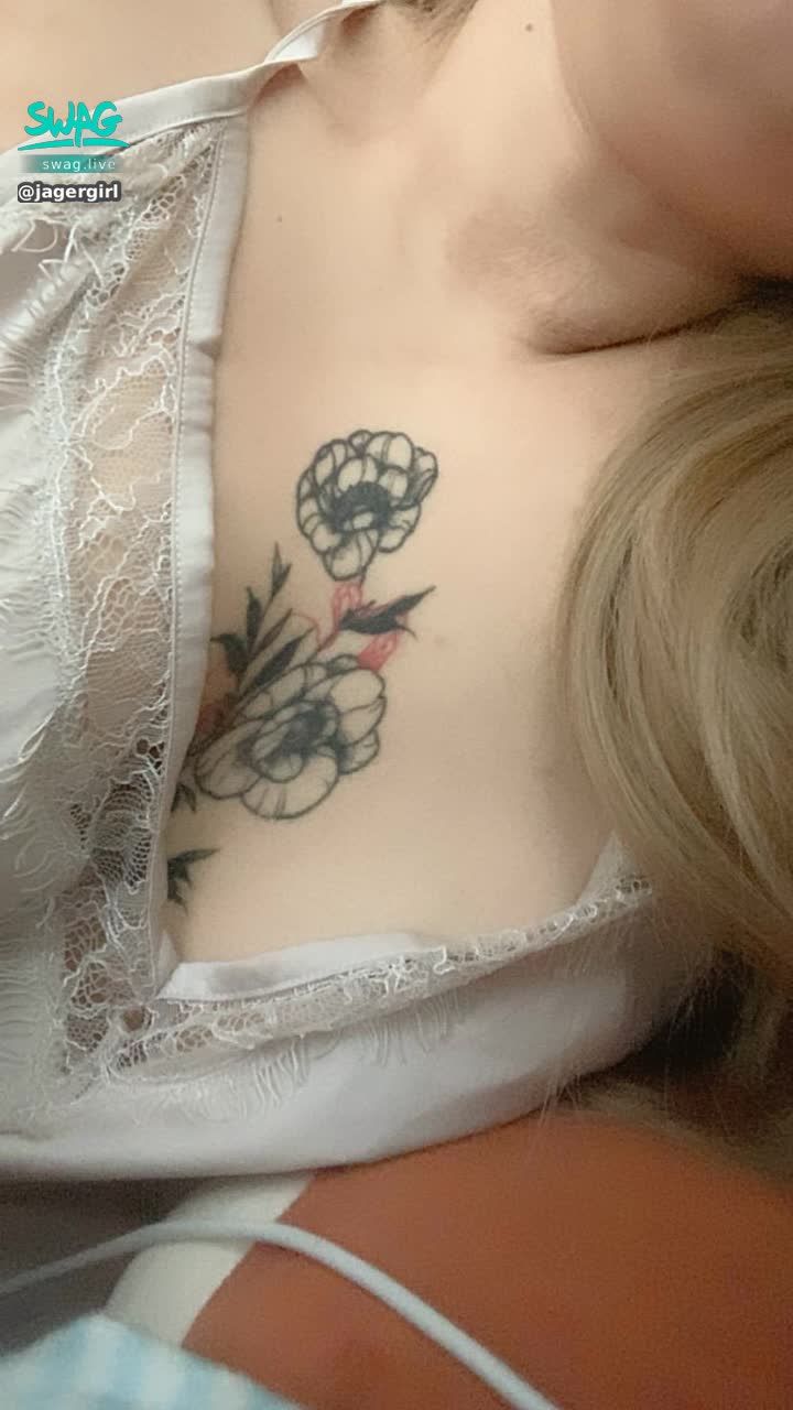  : Tonight I put on my off-white lace pajamas... I just want to be your girlfriend in your heart
Can you kiss me? Or... should I obediently let you explore the flowers on my big breasts? 🥺
Private message [Secrets of my girlfriend] to receive tonight's love welfare video 💌
#sexy #性感 #生活 #騷 #奶 #大奶🔥 🔥 #女友 #甜美 #清純 #巨乳 #hot #boobs #可愛 #body #白白嫩嫩 #白皙 #bigboobs #淫蕩 #誘惑 #sexygirl #挑逗 #夢幻系 #甜心 #惡魔的誘惑 #深夜 #床上 #girl #young #babygirl #j