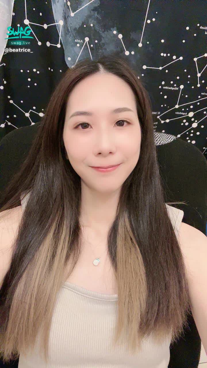 beatrice_ : 明天你們看我直播 我看棒球直播✌🏻