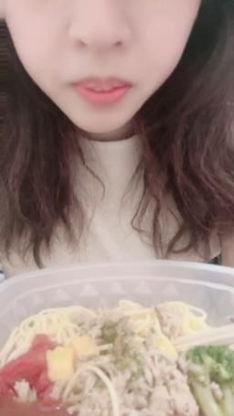 lovemeredith : Tomato tuna cold noodles, even cats like it, do you want to try it?