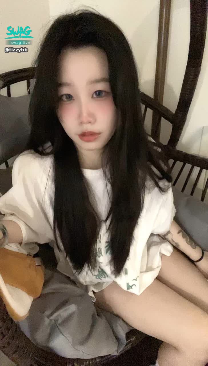 tizzybb : Temporarily off today! Send a private message "I want to watch the live broadcast" to receive the video ♥️♥️